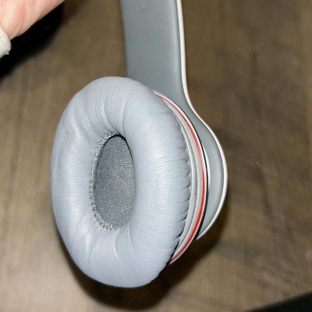 Beats by Dr. Dre White Headphones Solo HD - Picture 5 of 11